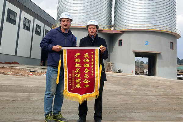 云南客戶為新鄉(xiāng)長城機(jī)械送錦旗