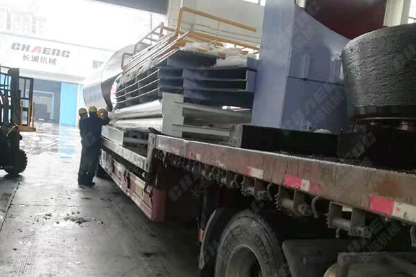 山東棗莊年產30萬噸礦粉線設備部件發(fā)貨