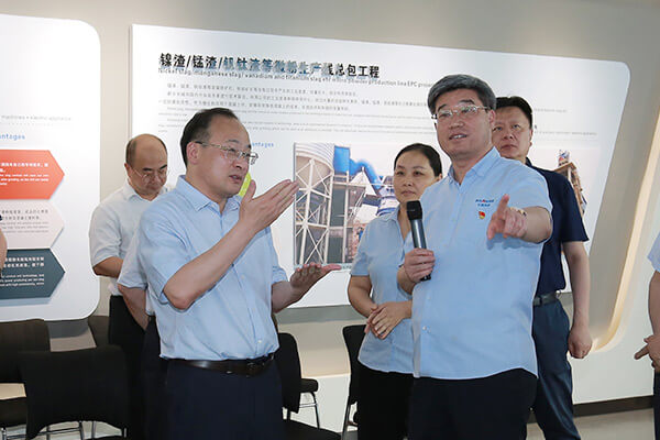 新鄉(xiāng)市政府市長魏建平到長城機械調(diào)研督導(dǎo)“萬人助萬企”活動開展情況 新鄉(xiāng)市政府市長魏建平到長城機械調(diào)研督導(dǎo)“萬人助萬企”活動開展情況