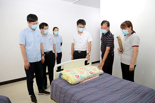 新鄉(xiāng)長(zhǎng)城員工向孟莊鎮(zhèn)敬老院捐款 新鄉(xiāng)長(zhǎng)城員工向孟莊鎮(zhèn)敬老院捐款