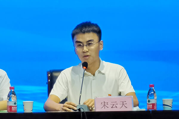 孟莊鎮(zhèn)黨委副書記、鎮(zhèn)長(zhǎng)宋云天