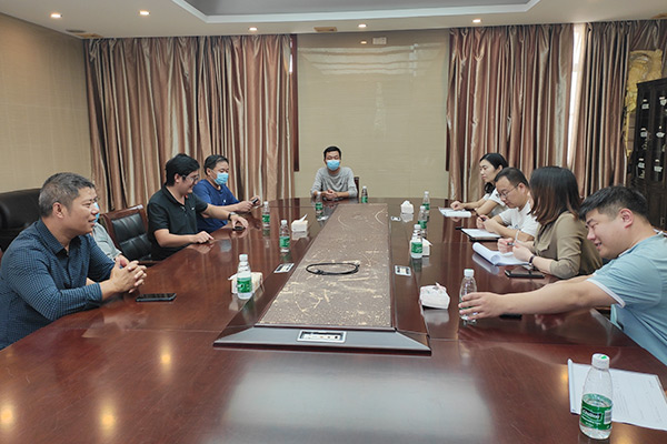 新鄉(xiāng)長(zhǎng)城機(jī)械萬(wàn)里行團(tuán)隊(duì)走訪客戶