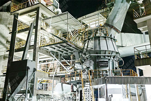 云南年產(chǎn)30萬(wàn)噸礦粉線項(xiàng)目安裝調(diào)試現(xiàn)場(chǎng)