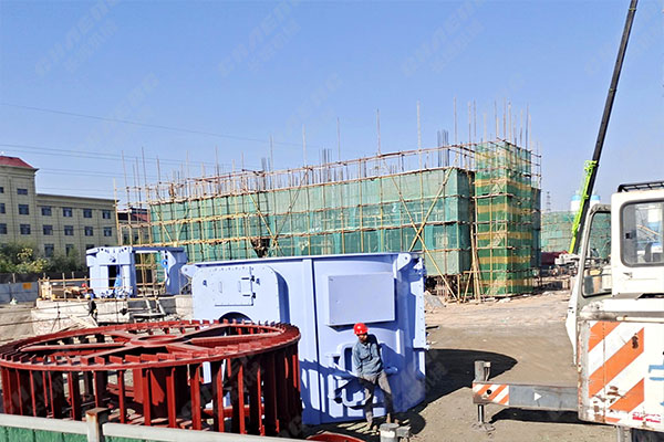 寧夏年產(chǎn)30萬(wàn)噸礦渣立磨項(xiàng)目安裝現(xiàn)場(chǎng)