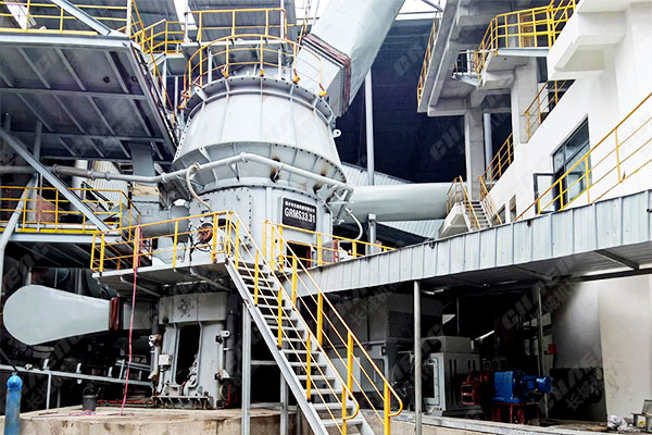 云南年產(chǎn)30萬(wàn)噸礦粉線項(xiàng)目安裝調(diào)試現(xiàn)場(chǎng)